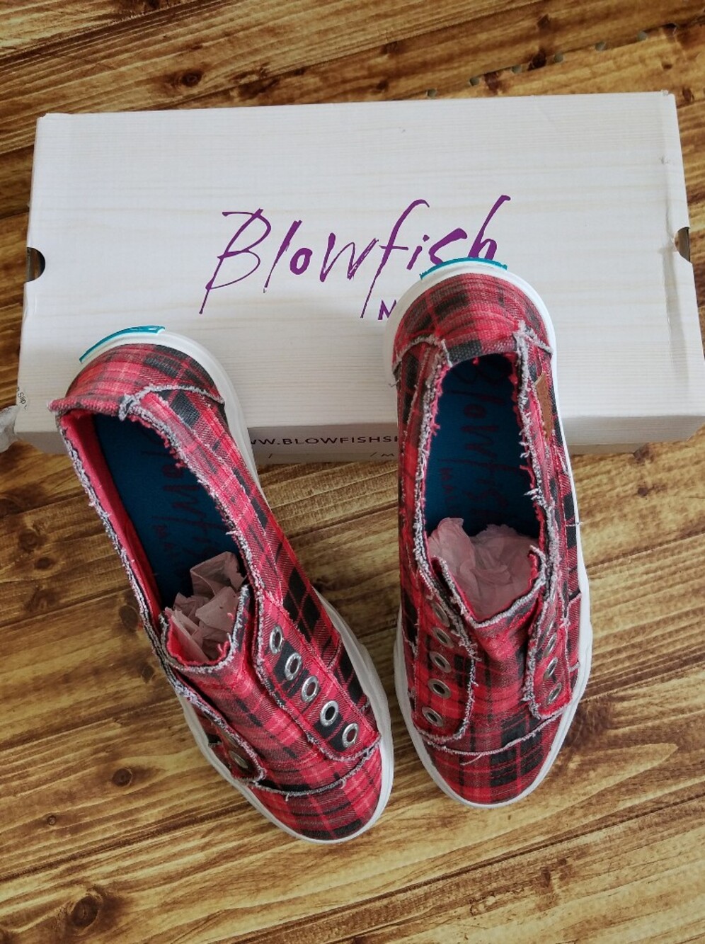Blowfish Malibu Play Red Plaid Slip On Sneakers NWT Size 9 Christmas - Picture 15 of 16